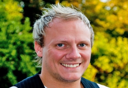 Coronation Street Star Shows Up to Call Bingo